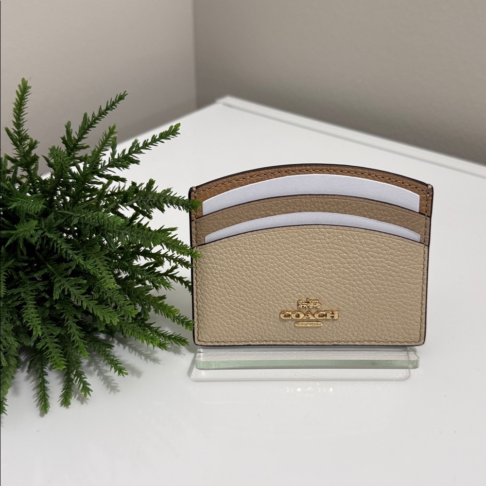 🎀 Coach Curve Card Case